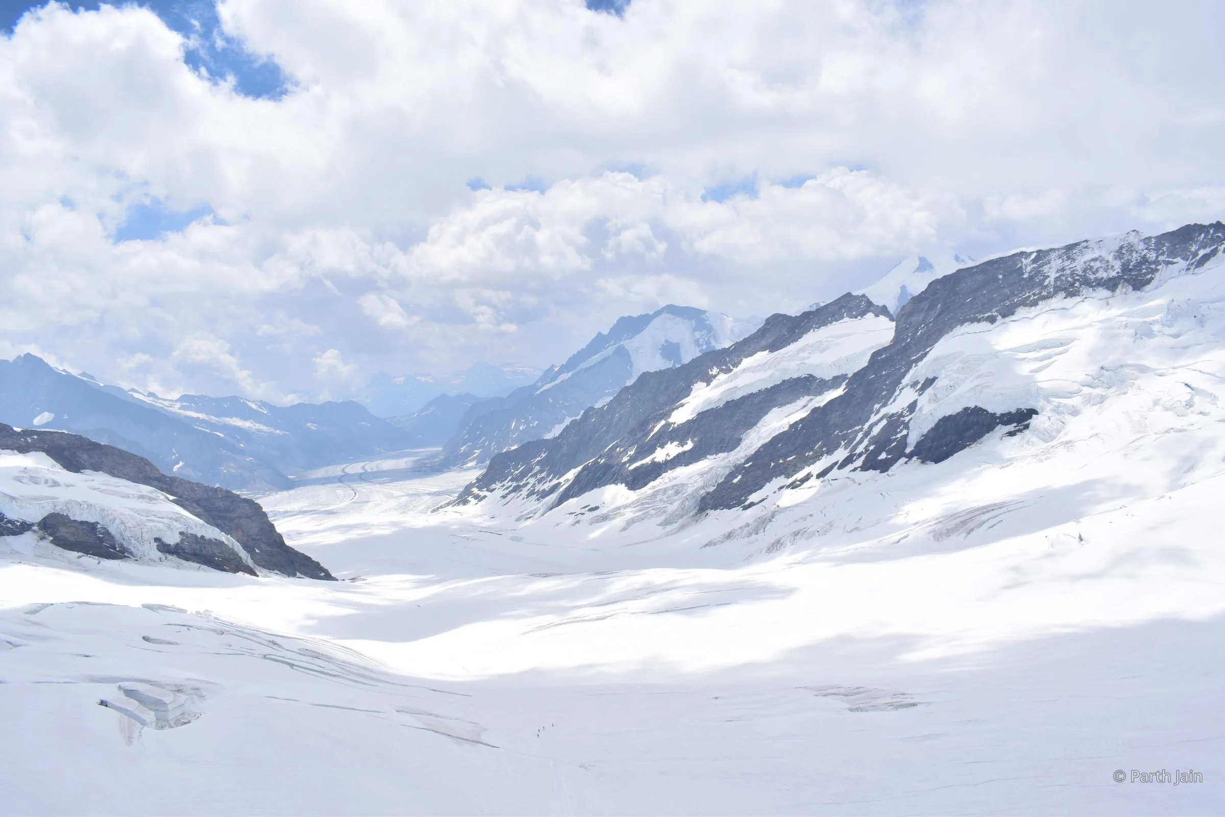 A wide view down the Aletsch glacier valley.